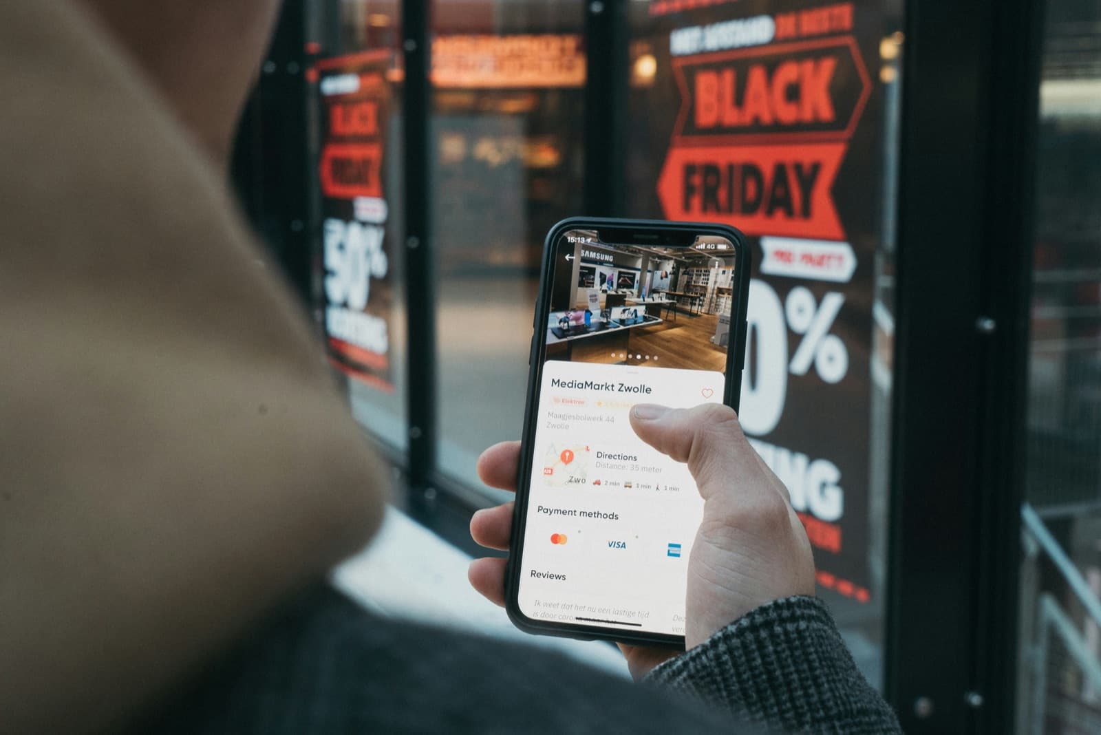 Boutique en ligne consultée sur un smartphone